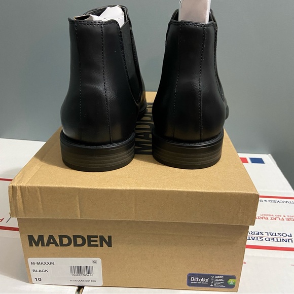 Madden Maxxin Mid Height Slip On Chelsea Boot - Picture 4 of 8